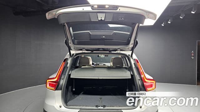 Volvo XC40 2023 — ფოტო 20/20