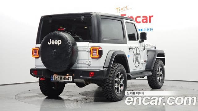 Jeep Wrangler 2023 — ფოტო 2/20