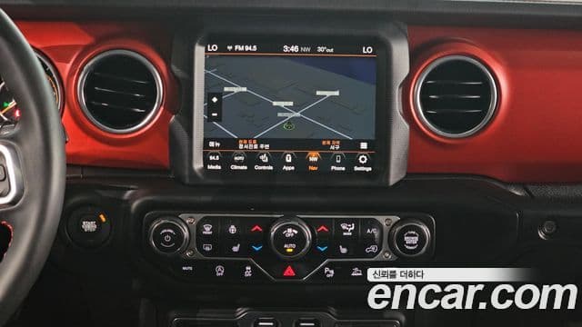 Jeep Wrangler 2023 — ფოტო 13/20