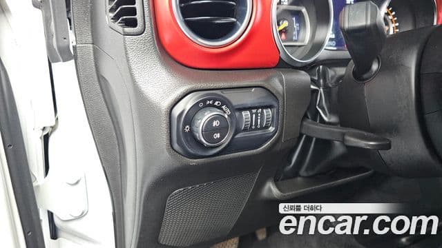 Jeep Wrangler 2023 — ფოტო 19/20