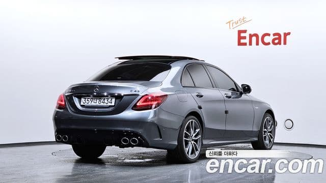Mercedes-Benz C-Class 2019 — ფოტო 2/20