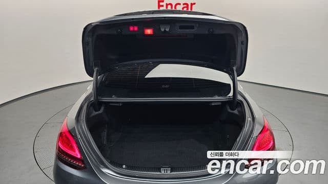 Mercedes-Benz C-Class 2019 — ფოტო 19/20
