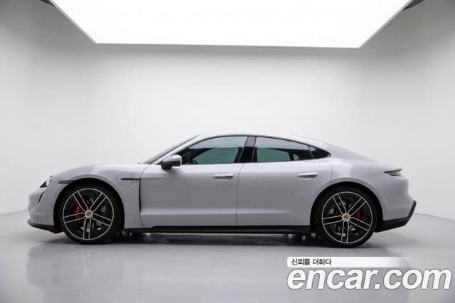 Porsche Taycan 2025 — ფოტო 1/20