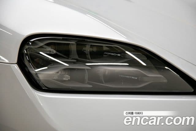 Porsche Taycan 2025 — ფოტო 16/20
