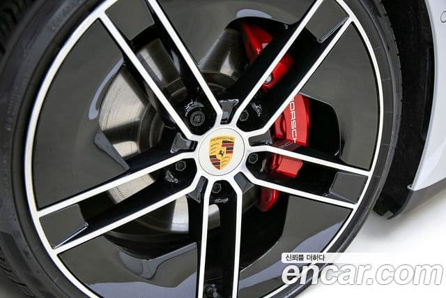 Porsche Taycan 2025 — ფოტო 15/20