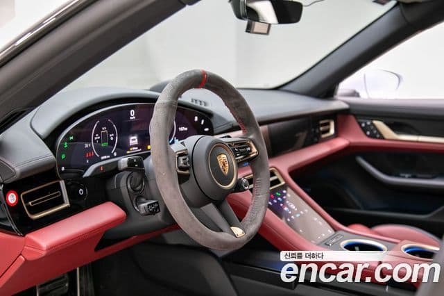 Porsche Taycan 2025 — ფოტო 17/20