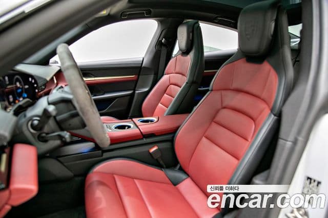 Porsche Taycan 2025 — ფოტო 2/20