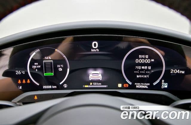 Porsche Taycan 2025 — ფოტო 18/20