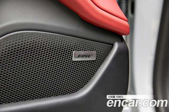 Porsche Taycan 2025 — ფოტო 7/20