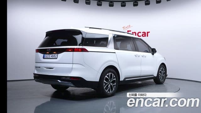 Kia Carnival 2021 — Фото 2/20