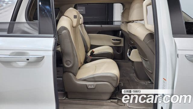 Kia Carnival 2021 — Фото 11/20