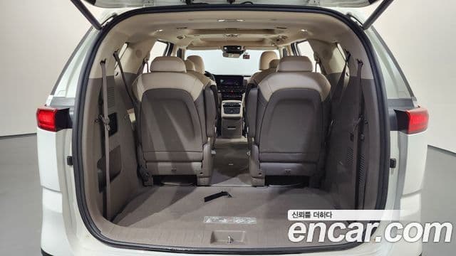 Kia Carnival 2021 — Фото 18/20