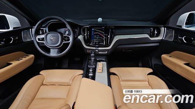 Volvo XC60 2018 — Фото 7/20