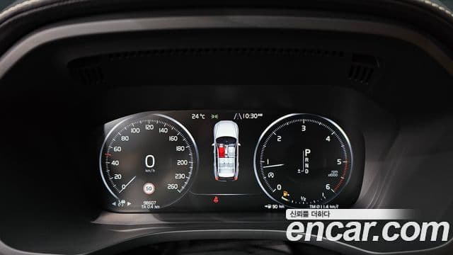 Volvo XC60 2018 — Фото 8/20