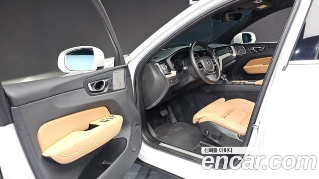Volvo XC60 2018 — Фото 10/20