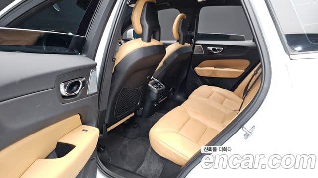 Volvo XC60 2018 — Фото 11/20