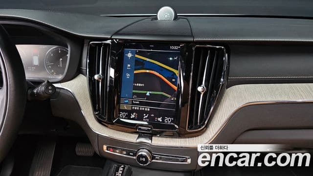 Volvo XC60 2018 — Фото 13/20