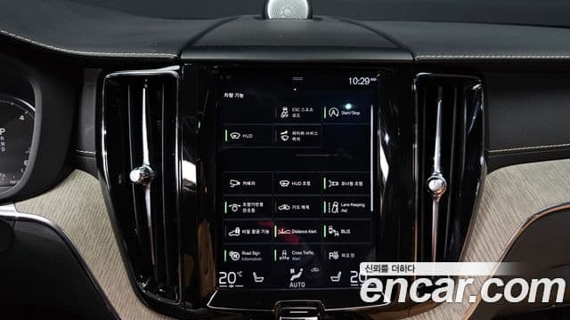 Volvo XC60 2018 — Фото 15/20