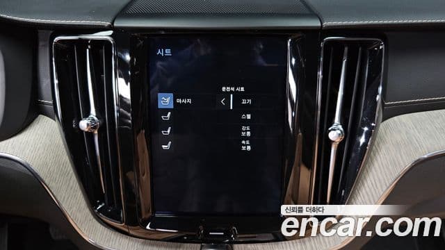 Volvo XC60 2018 — Фото 17/20