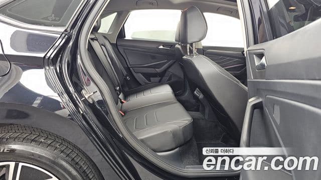 Volkswagen Jetta 2024 — Şəkil 12/20