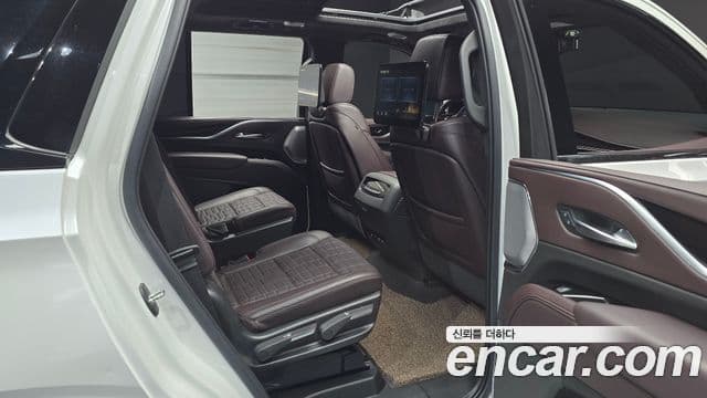 Cadillac Escalade 2022 — ფოტო 11/20