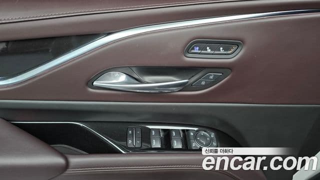 Cadillac Escalade 2022 — ფოტო 19/20