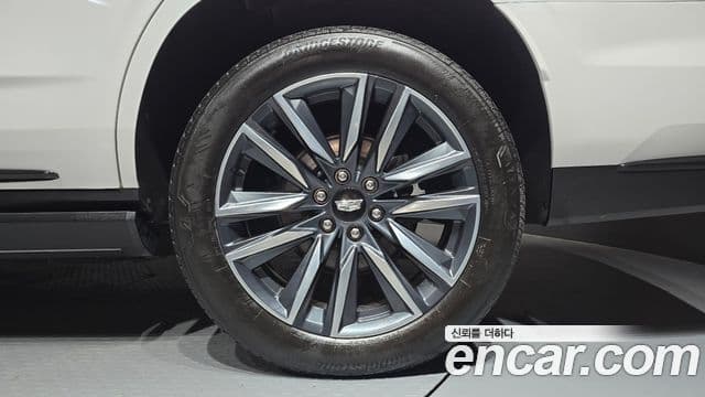 Cadillac Escalade 2022 — Photo 18/37