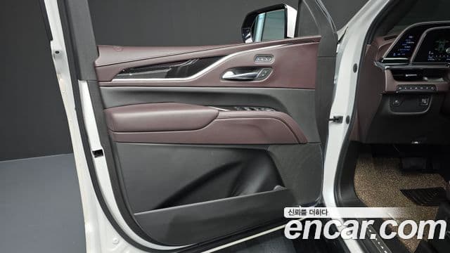 Cadillac Escalade 2022 — Photo 2/37