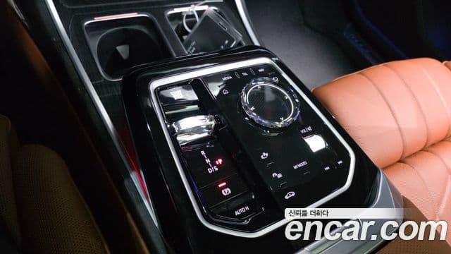 BMW 7 Series 2025 — ფოტო 8/20
