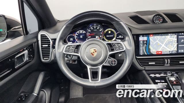Porsche Cayenne 2020 — Photo 8/20