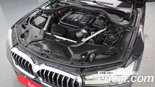 BMW 5 Series 2022 — ფოტო 6/20