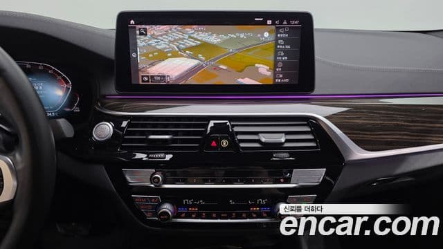 BMW 5 Series 2022 — ფოტო 13/20
