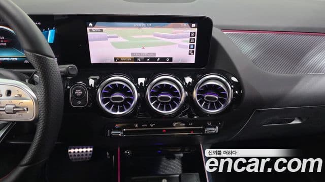 Mercedes-Benz GLA-Class 2021 — ფოტო 13/20