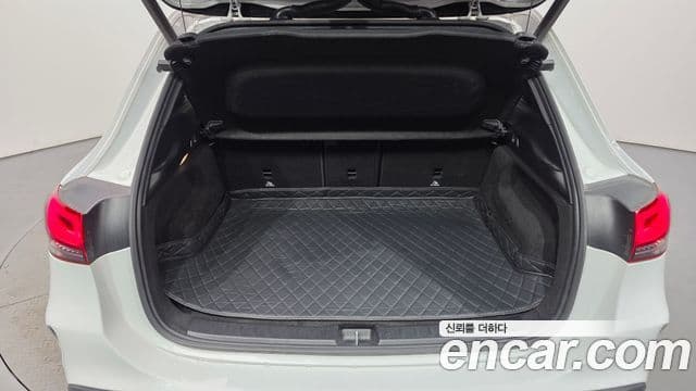 Mercedes-Benz GLA-Class 2021 — ფოტო 18/20
