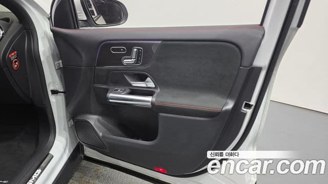 Mercedes-Benz GLA-Class 2021 — Şəkil 17/32