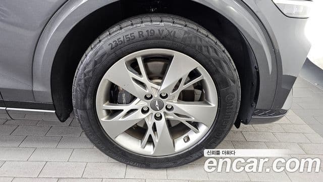 Genesis GV70 2022 — ფოტო 13/35