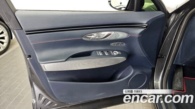 Genesis GV70 2022 — ფოტო 18/35