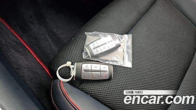 Genesis GV70 2022 — ფოტო 25/35