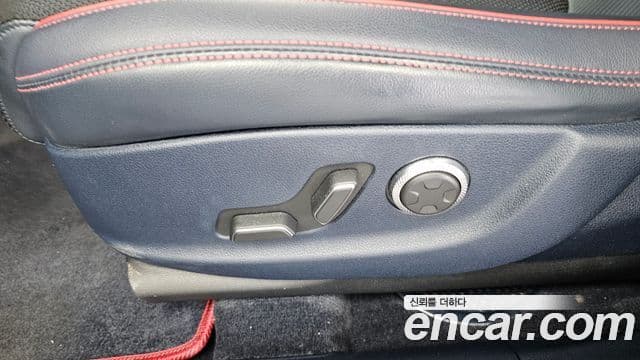 Genesis GV70 2022 — ფოტო 28/35