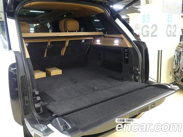 Land Rover Range Rover 2023 — ფოტო 8/20