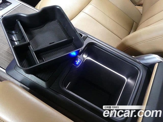 Land Rover Range Rover 2023 — ფოტო 15/20