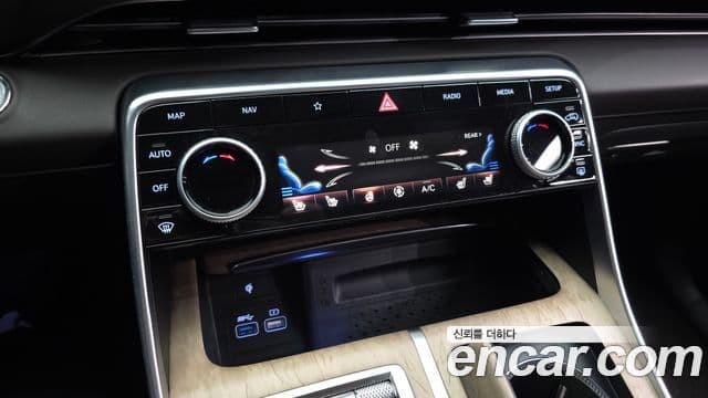 Genesis GV80 2021 — ფოტო 17/20