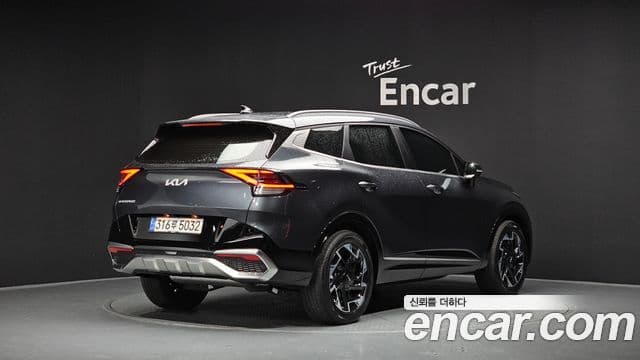 Kia Sportage 2023 — ფოტო 2/20
