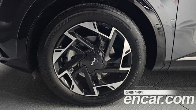 Kia Sportage 2023 — ფოტო 5/20