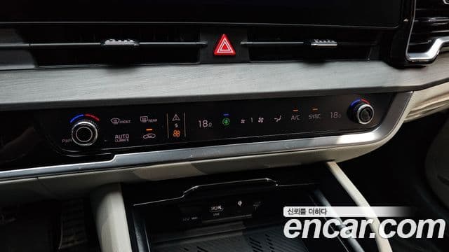 Kia Sportage 2023 — ფოტო 19/20