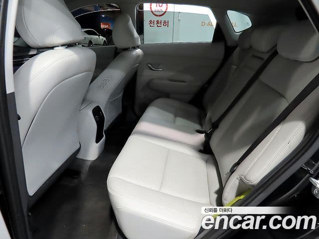 Hyundai Kona 2023 — ფოტო 7/20