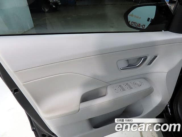Hyundai Kona 2023 — ფოტო 15/20