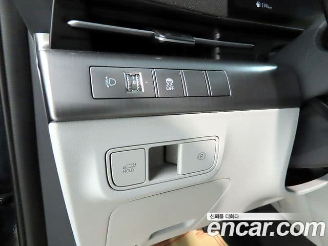 Hyundai Kona 2023 — ფოტო 18/20