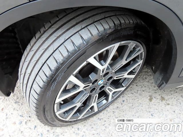 BMW X1 2022 — ფოტო 19/20