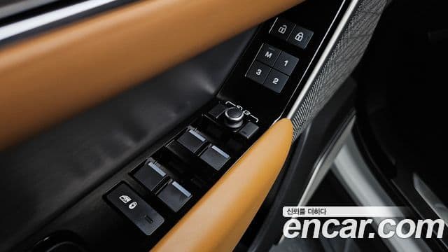 Land Rover Range Rover Velar 2022 — Şəkil 17/20